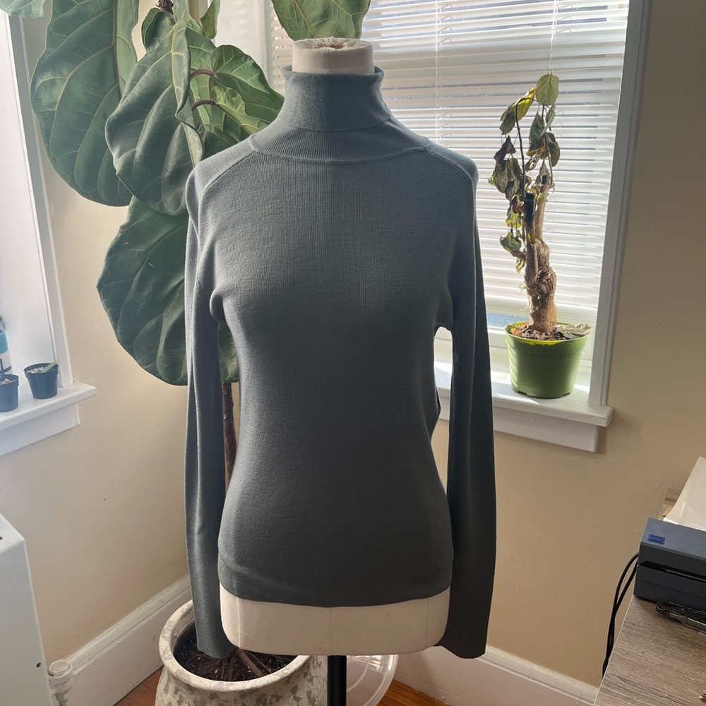 Vintage Gucci 100% wool turtleneck pullover sweater size S